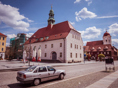 Rathaus mit Marktplatz in Finsterwalde