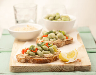 Bruschette with spicy broad beans and almond butter (ph. Archivio Collection)