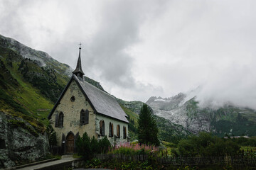 Fototapeta na wymiar Anglikanische Kapelle Gletsch, Furkapass, Switzerland.