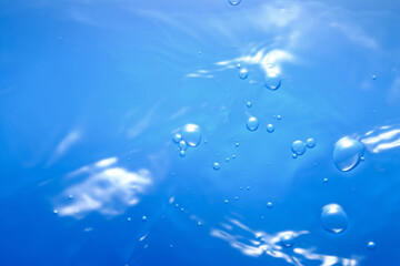 Naklejka na ściany i meble 水テクスチャ背景(青色) コバルトブルーの水面に浮かぶ泡