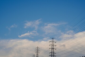 青空の中の鉄塔