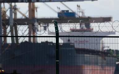  PROTECTING SITE - Separating  seaport with fence and razor wire 
