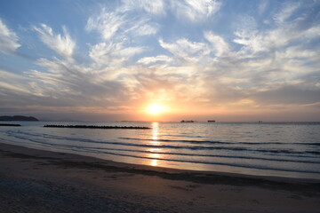 海と空と雲と夕日