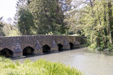 Fototapeta na wymiar Sixteenth century bridge over the river