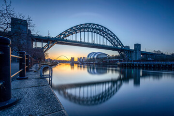 The bridges between Gateshead and Newcastle-upon-Tyne on the River Tyne with a stunning late summer sunrise. - obrazy, fototapety, plakaty