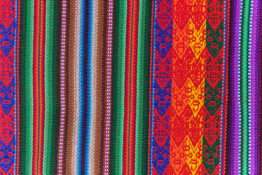 Peruvian crafts: Handmade fabric, with bands of colors typical of the Andean culture, which is repeated in several countries such as Ecuador, Peru and Bolivia