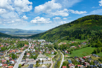 Fototapeta Miasto szczyrk- piękne krajobrazy - panorama turystycznego miasteczka w Beskidzie śląskim obraz