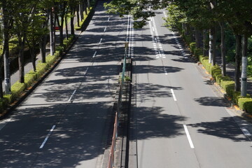 歩道橋から撮した２車線道路
