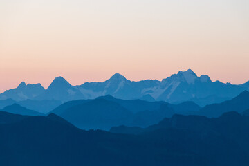 Fototapeta na wymiar Bergpanorama, Berner Oberland, Schweiz.