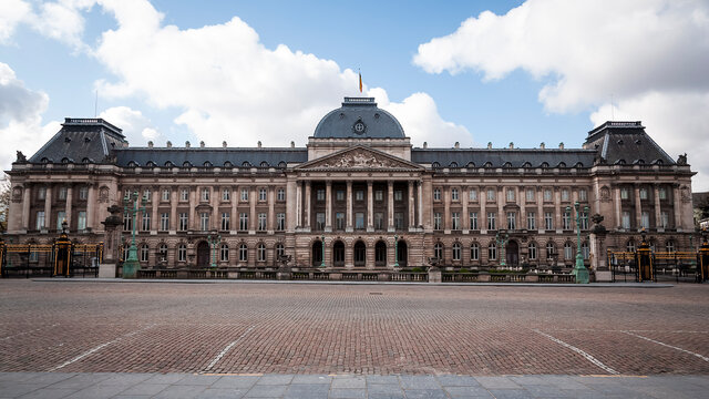 the facade of the royal palace of brussels
