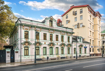 Fototapeta na wymiar Lyzhin's mansion on Ostozhenka street in Moscow