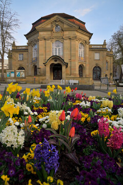 Das Kurtheater von Bad Kissingen im Fr&uuml;hling