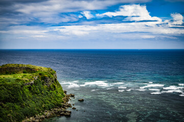 沖縄の海と空と植物