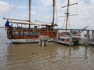 Rio sucio, barca, náutica, orilla, barco de vela 
