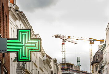 pharmacie pharmacien medecine medicament garde ville officine croix verte 