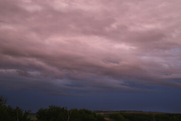 Fototapeta na wymiar gloomy sky before rain with raised clouds