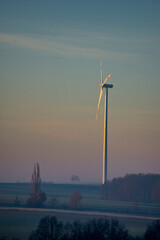 Windrad im Morgenrot