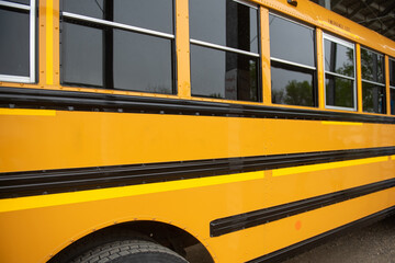 yellow bus