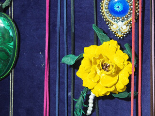 jewelry made of base metals and ornamental stones, inexpensive 