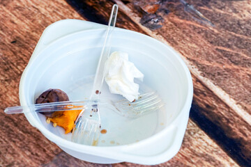 DIRTY PLATE AND TABLEWARE AFTER a MEAL. Plastic ware. Disposable devices for food.