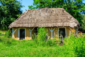 Fototapeta na wymiar Old barn in the ukrainian village