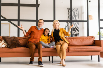 Obraz premium family in house planning with daughter