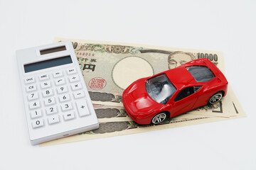 車のローンや保険の費用を計算機で調べる