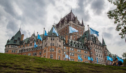Naklejka premium Chateau Frontenac hotel in Quebec City streets in Canada