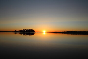 Obraz premium Setting Sun On The Calm Lake, Elk Island National Park, Alberta