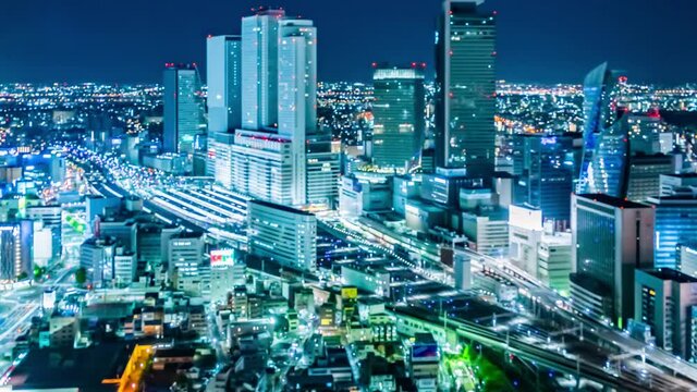 都市と交通　夜景　タイムラプス　ティルトアップ 