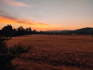 Fototapeta na wymiar sunset in the country side