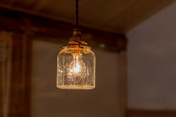 おしゃれなガラスシェードのランプ　室内照明
