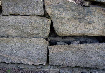 Masonry from chunks of processed granite