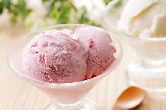 ストロベリーとミルクアイスクリーム Strawberry and milk ice cream