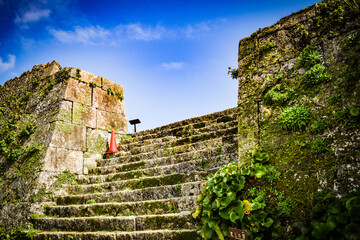 沖縄の空と海と城址