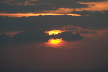 The disappearance of the sun between the clouds. Sunset.
