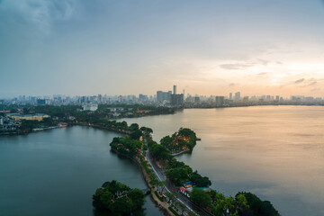 Naklejka premium Hanoi cityscape at twilight at West Lake