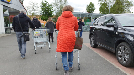 Königswinter Germany May 2021 Queue in front of discounter for compliance with corona measures