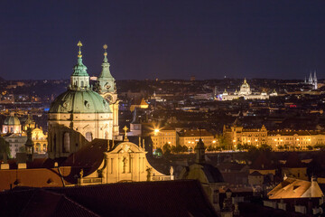 Fototapeta na wymiar evening view of the church of St. Nicholas in Prague