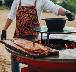 Outdoor street bbq grill device with bowler hat