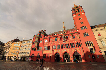 Basel; Marktplatz mit Rathaus