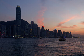Wyspa Hong-Kong i Zatoka Wiktorii o zachodzie słońca