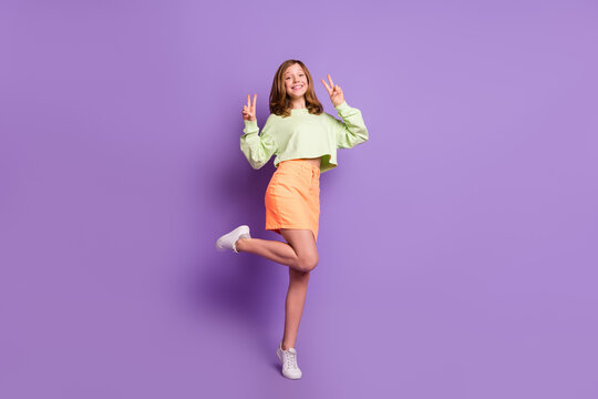 Full size profile side photo of young preteen girl happy positive smile show peace v-sign hello isolated over violet color background