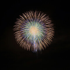 虹色の打ち上げ花火