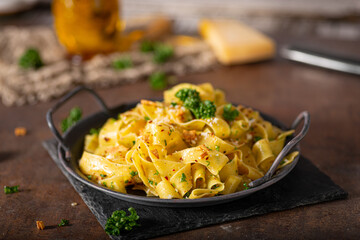 Garlic pasta with chilli flakes