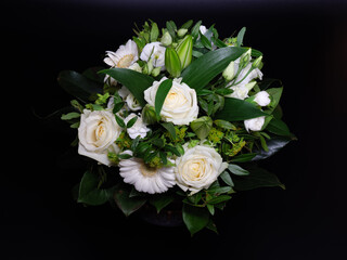 Lilien, Rosen, Gerbera als Strau&szlig; gebunden zum Anschied