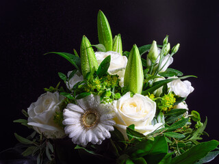 Blumenstrau&szlig; mit Wassertropfen