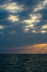 Obraz na płótnie Canvas Amazing sea sunset, the sun, waves, clouds