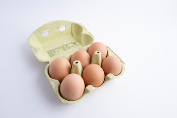 boite de six oeufs de poules frais bio