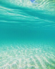 Fototapeta na wymiar Turquoise blue water under neath the surface